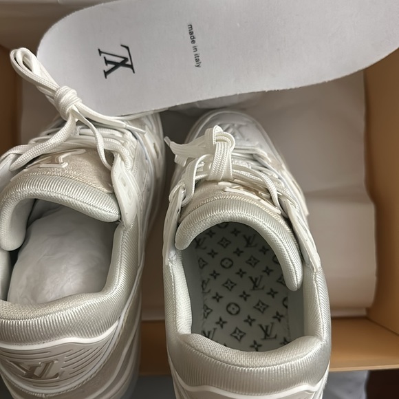 Louis Vuitton Trainer Sneaker size LV 8 (US 9 Perfectly) - Picture 3 of 10